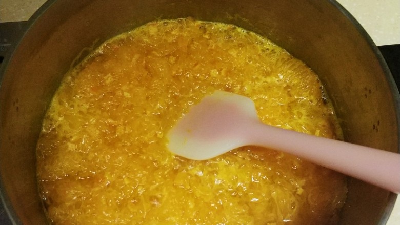 橘子酱,大火煮开，用铲子一直搅一直搅，防止糊锅～记得把泡沫舀出来～