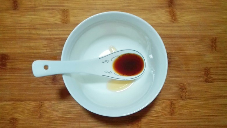 胡萝卜夹巴沙鱼,<a style='color:red;display:inline-block;' href='/shicai/ 788'>生抽</a>一勺