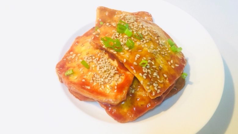 甜蜜豆腐,撒上葱花