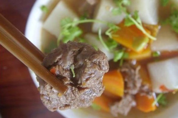 那锅牛肉汤锅,在记忆里留了半辈子
