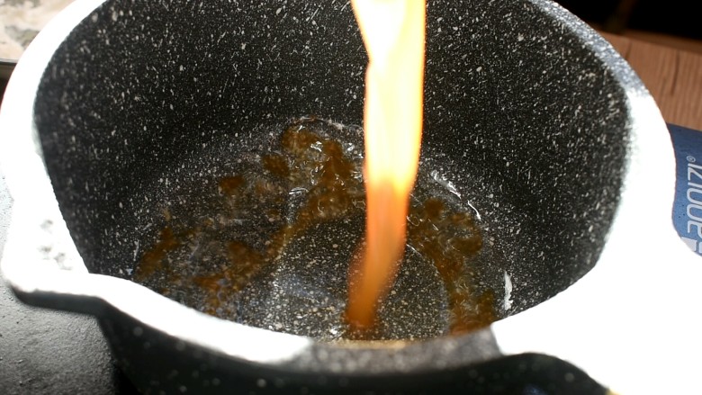 糖醋菜+橙汁鸡球,锅中留底油,倒入调好的酸甜汁