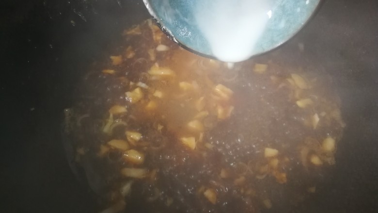 #糖醋菜#糖醋茄块,煮到糖醋汁,水开,加淀粉糊,开小火。