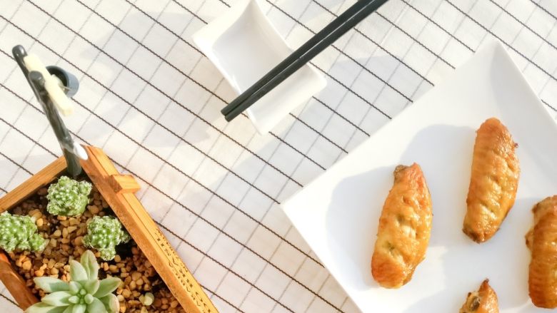 美味蒜香炸鸡翅（无油省时版）,看起来是不是很美味呢~无油又健康~减肥必备~！