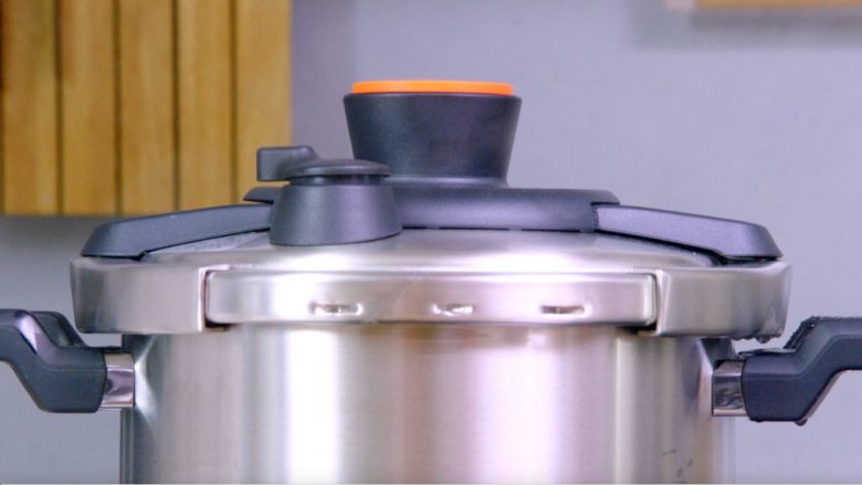糖醋菜:糖醋小排,高压锅焖煮10分钟