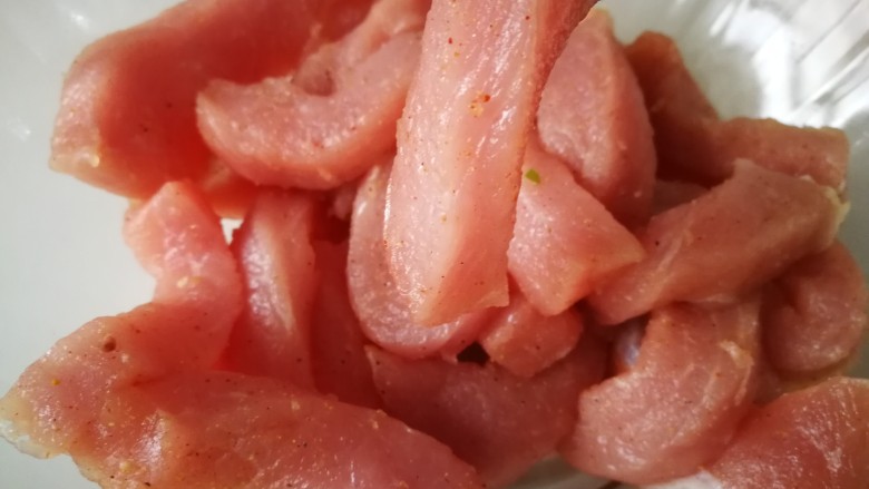 #糖醋菜#家常糖醋里脊,给里脊肉条,来个近景,我感觉肉条粗点,吃着过瘾啊,饭店的都太小了,不过瘾。