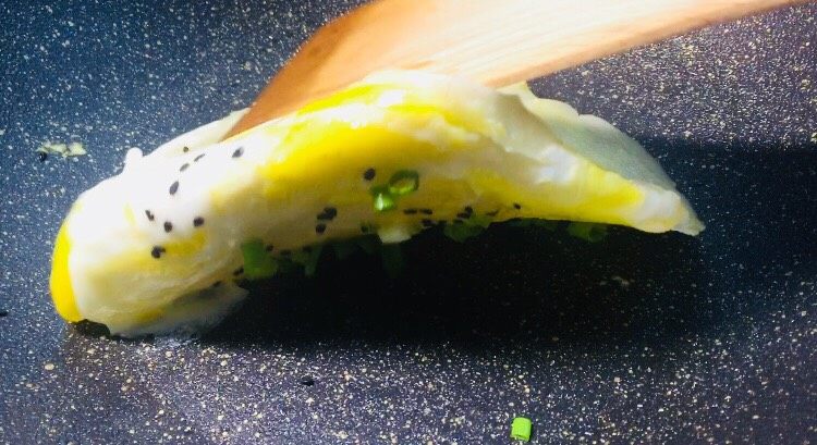#最爱包子#烫面煎饼鸡蛋饼,然后翻面进行小火煎制!