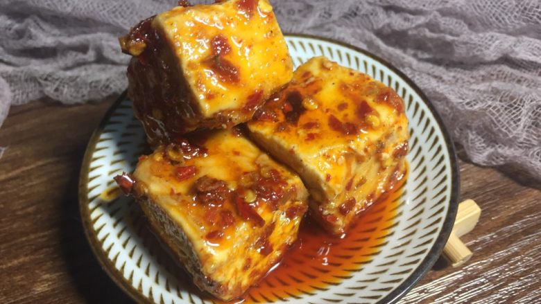 农家传统自制豆腐乳【详细版】,这是传统工艺,现在很少人会做,但是依然有人也坚持手工制作!美食而食!