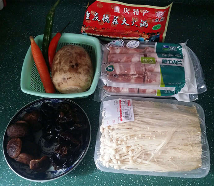 酱煮肥牛什锦锅,备好食材(PS:忘记拍照<a style='color:red;display:inline-block;' href='/shicai/ 46964'>郫县豆瓣酱</a>了)