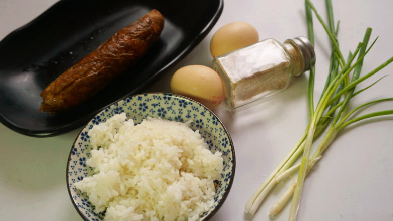 黄金蛋炒饭,提前将原材料准备好