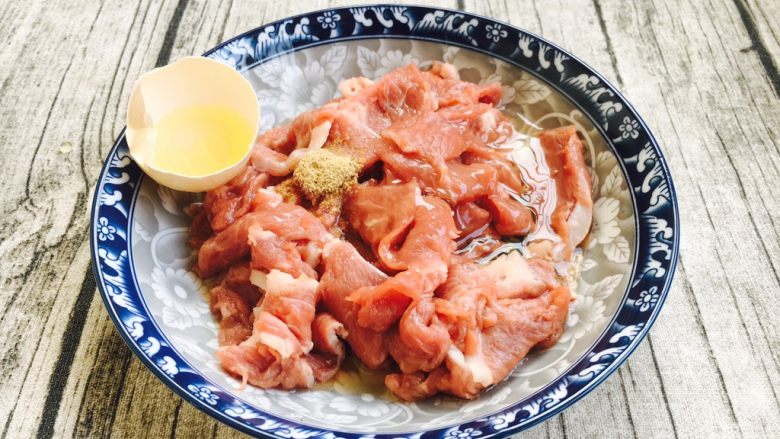 #懒人料理# # 糖醋菜# 葱爆羊肉,放入半个鸡<a style='color:red;display:inline-block;' href='/shicai/ 17'>蛋清</a>,没有的话可用等量的水代替。