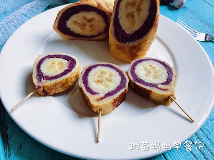 香蕉紫薯吐司卷,或切成厚片,插上牙签就变成美味的棒棒糖了
