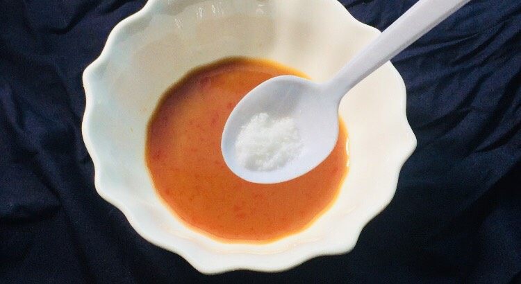 #糖醋菜#迷人糖醋土豆片,搅拌好的调料汁,最后加入一点食用盐,进行味道的中和!