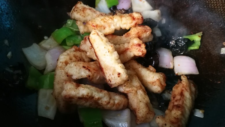 #懒人料理#红烧里脊肉条,下入里脊条,翻炒一两分钟。