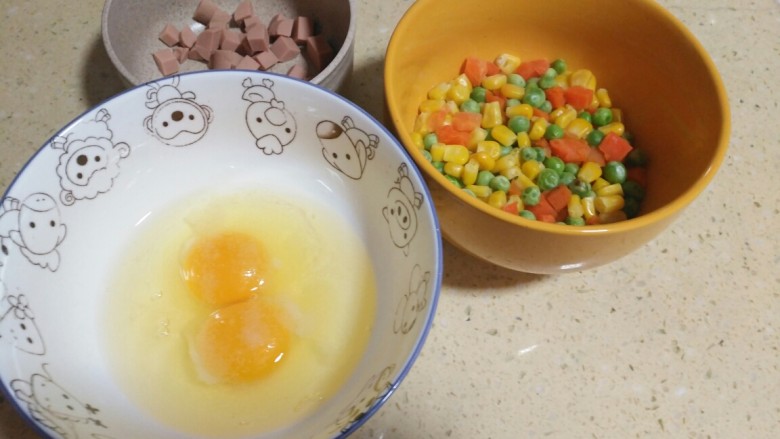 酱五丁炒米饭,准备材料如上
