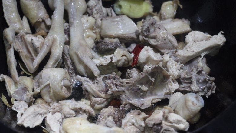 三光鸡,饭扫光面扫光馍扫光,再下鸡块翻炒去掉水分