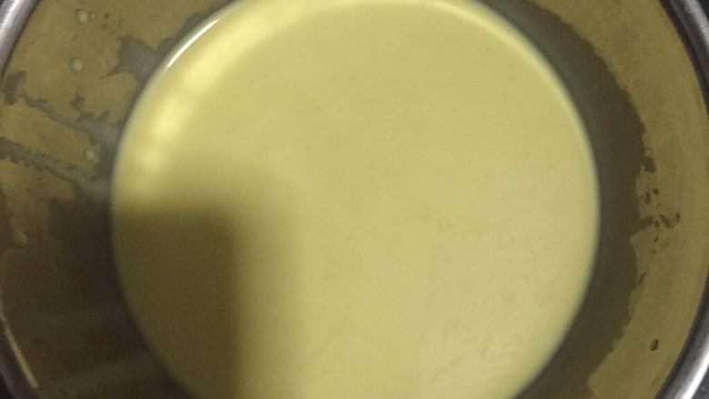 葡式蛋挞,经过过滤后粉状及大颗粒被过滤掉，蛋挞水更加细腻柔滑