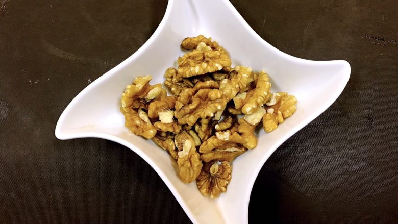 见证一杯热饮的治愈力，能温暖整个寒冬,准备好<a style='color:red;display:inline-block;' href='/shicai/ 665'>核桃</a>仁。