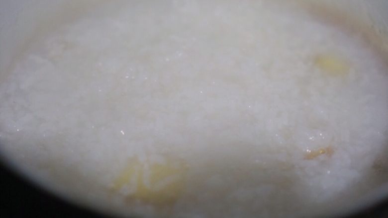 虾仁生姜粥,小火慢慢煮,如果赶时间,火可以大一些哦
