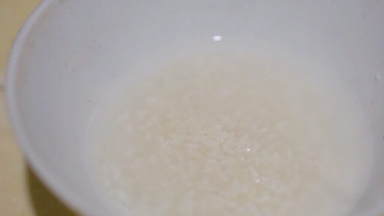 虾仁生姜粥,可以提前泡上,让米饭充分吸水分