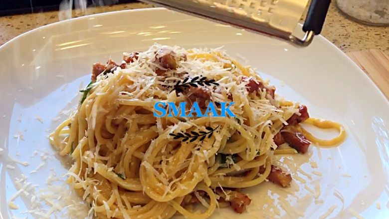 Spaghetti Carbonara,再次撒上好多帕马森芝士