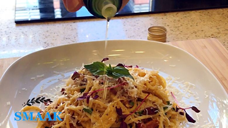 Spaghetti Carbonara,淋几点橄榄油