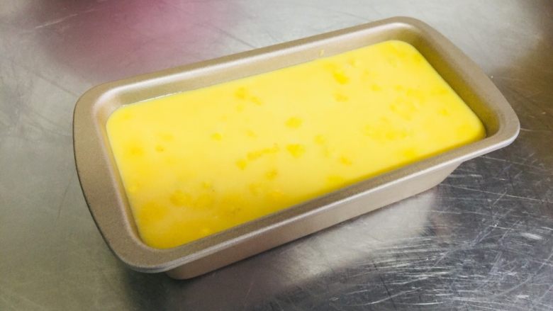 玉米🌽面包🍞,倒入模具 