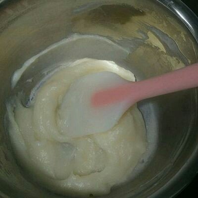 蜜豆椰蓉吐司,小火加热成糊,2小时后使用,盖保鲜膜冰箱冷藏一夜更好
