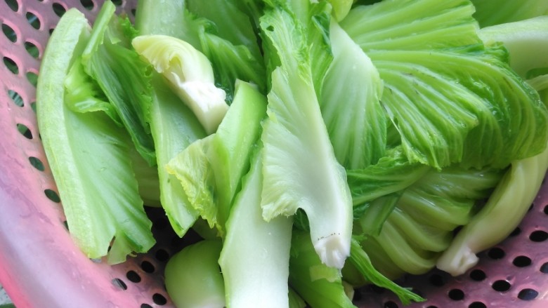 酸甜(糖醋)芥菜,捞出来沥干。