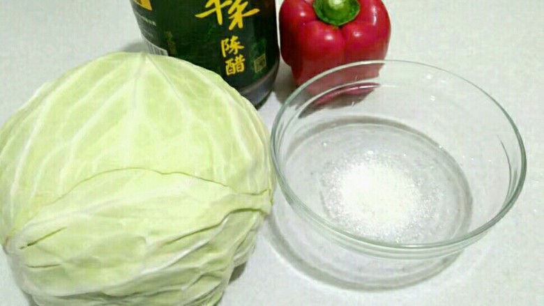 糖醋菜＋糖醋莲白,食材如上图，莲白、醋、<a style='color:red;display:inline-block;' href='/shicai/ 3729'>白糖</a>、<a style='color:red;display:inline-block;' href='/shicai/ 3534'>甜椒</a>（只用一小块）。