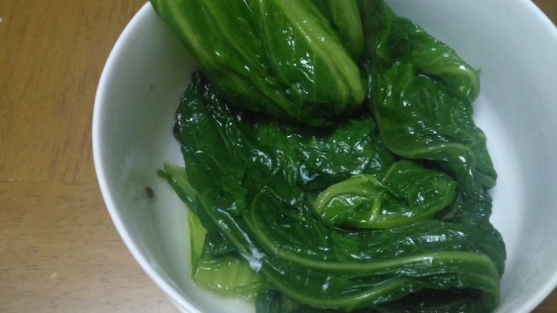 酸甜(糖醋)芥菜,这是剩下的叶子,用油盐水煮熟的