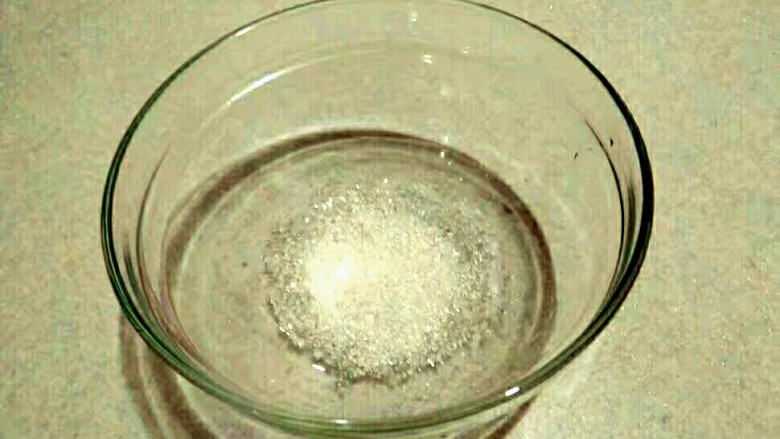 糖醋菜+糖醋莲白,调糖醋汁儿,碗里放适量的白糖。