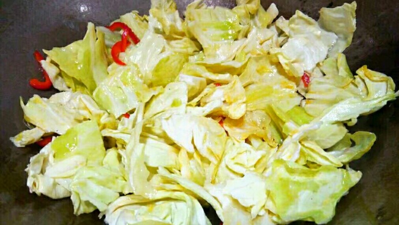糖醋菜+糖醋莲白,翻炒片刻