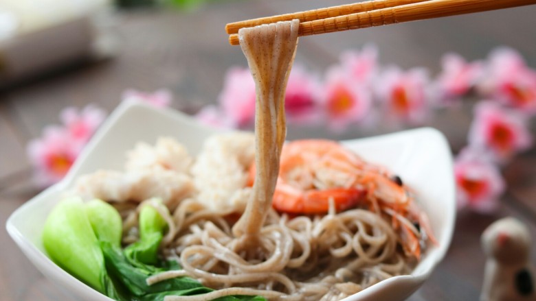 鲜虾鱿鱼面,真的很鲜哦,要来一碗吗?