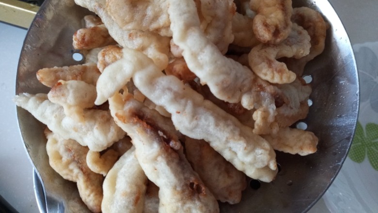 #什么食材最适合糖醋#糖醋里脊,大火把里脊肉再炸一边,炸到外皮酥脆