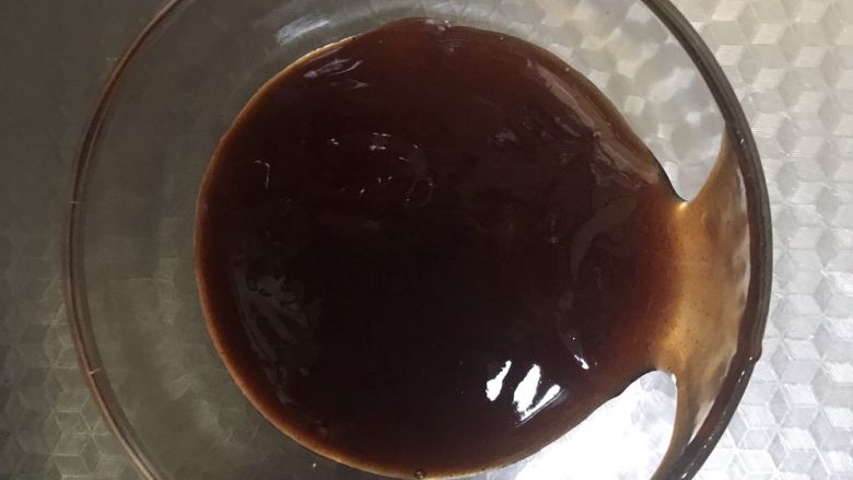 叉烧馅,叉烧包,除水淀粉,黄酒以外,其他调料混合备用