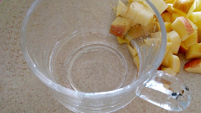 百香果苹果汁(排毒养颜),准备洗干净的玻璃水杯