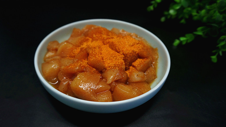 麻辣鸡米花,想着家里上次烤鸡翅剩下的腌料,就撒了些,家里没有就不用各
或者有其他的也行