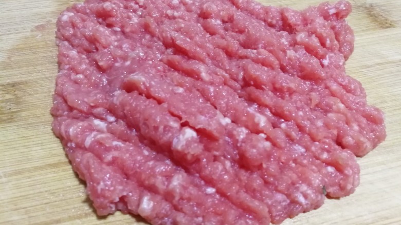 最爱包子+切着吃的肉卷包子,把瘦肉切成肉糜,