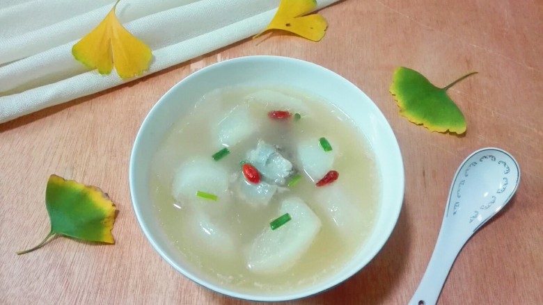 天太冷了~喝碗花椒萝卜骨头汤,喝碗暖和和的花椒萝卜骨头汤!😋