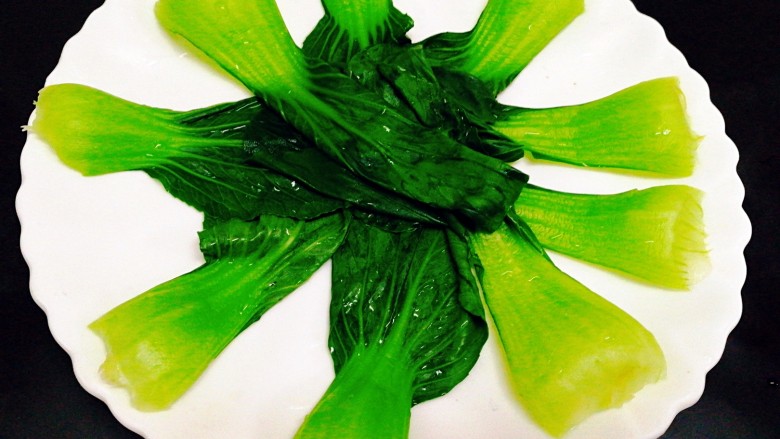 糖醋菜+糖醋脆皮豆腐,摆盘,其实这一摆盘不仅是让盘中不单调,主要是让糖醋汁不浪费,豆腐吃完青菜可以拌一下吃✌✌✌✌