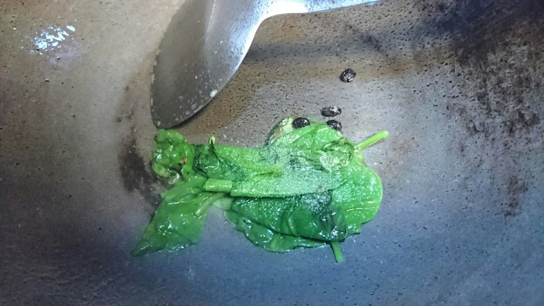 超简单的素汤:木耳菜汤,稍微炒熟后少许盐调味