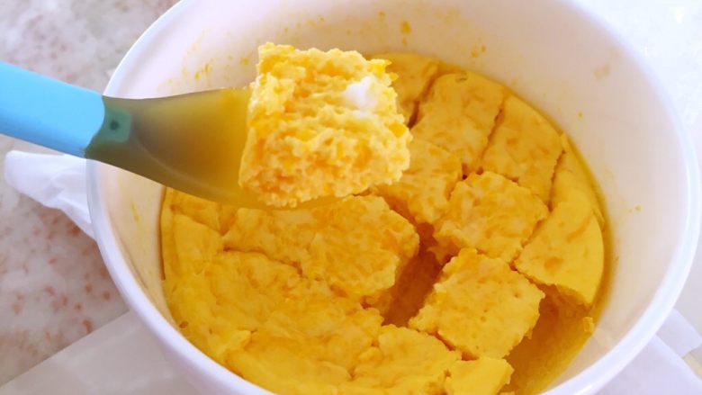 宝宝辅食—南瓜鸡蛋羹
10M,稍微凉点就可以给宝宝吃了!