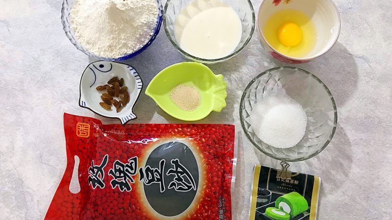最爱面包+白雪公主的苹果(红豆沙小面包),首先我们准备好所有材料