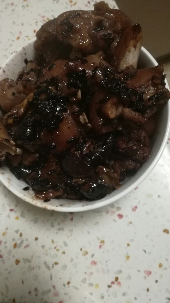 黑糯米酒糟焖猪蹄