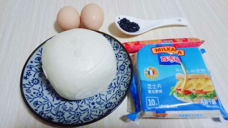 快手早餐~芝香馒头丁,准备好食材。
