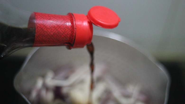快手肥牛饭,偷来的配方,再加两勺<a style='color:red;display:inline-block;' href='/shicai/ 788'>生抽</a>,中火翻炒。