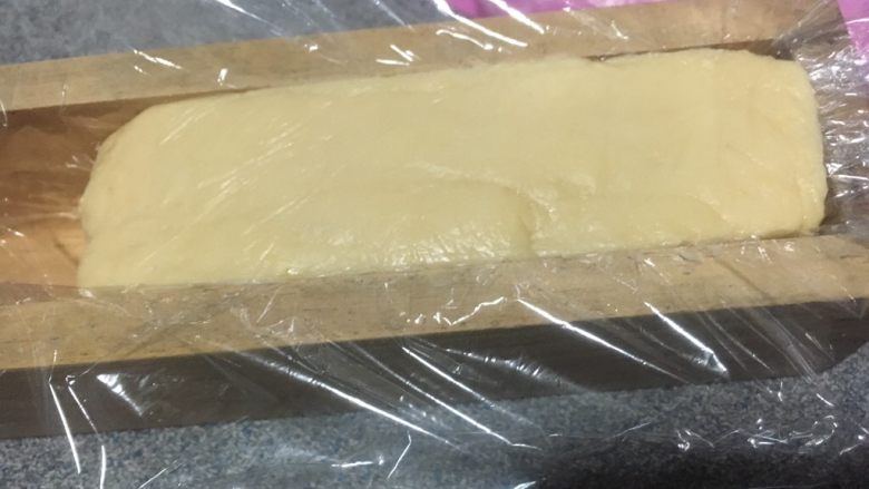 #懒人料理#黑白淡奶饼干,整型成长方形,冷冻半天