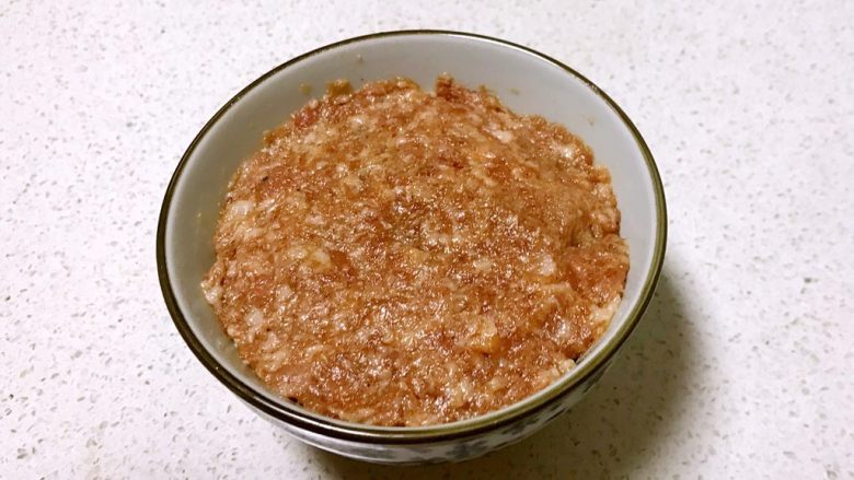 白菜丸子,搅拌均匀,备用