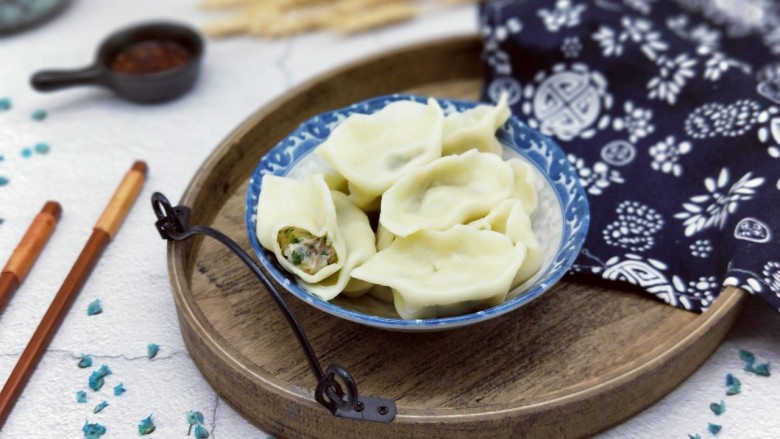 芹菜猪肉水饺,装盘,美美的开吃喽~
