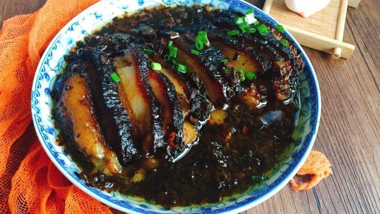 #感恩节食谱#宴席之梅菜扣肉,梅菜扣肉的汤汁泡饭简直绝了!真的特别的好吃!